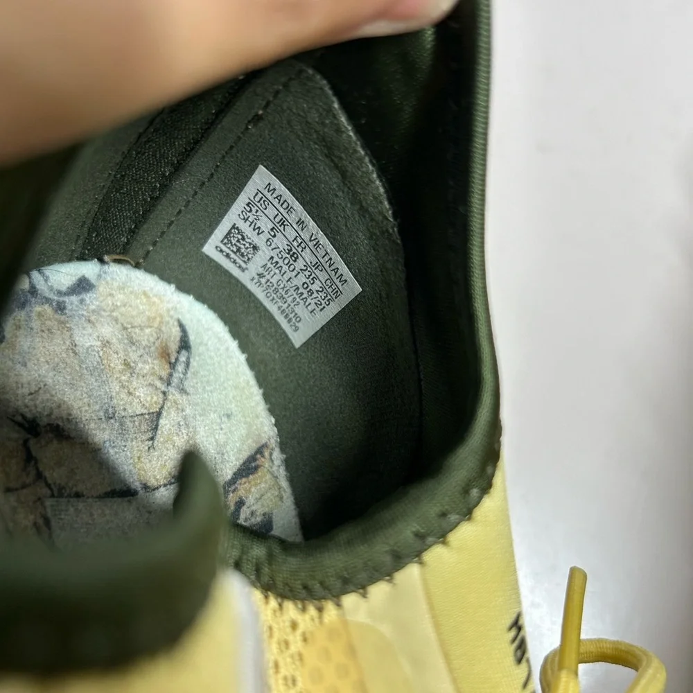 Adidas Men’s NMD R1 Spectoo “Star Wars Bossk” Yellow Men's 5.5/Women's 6.5 - Picture 5 of 7